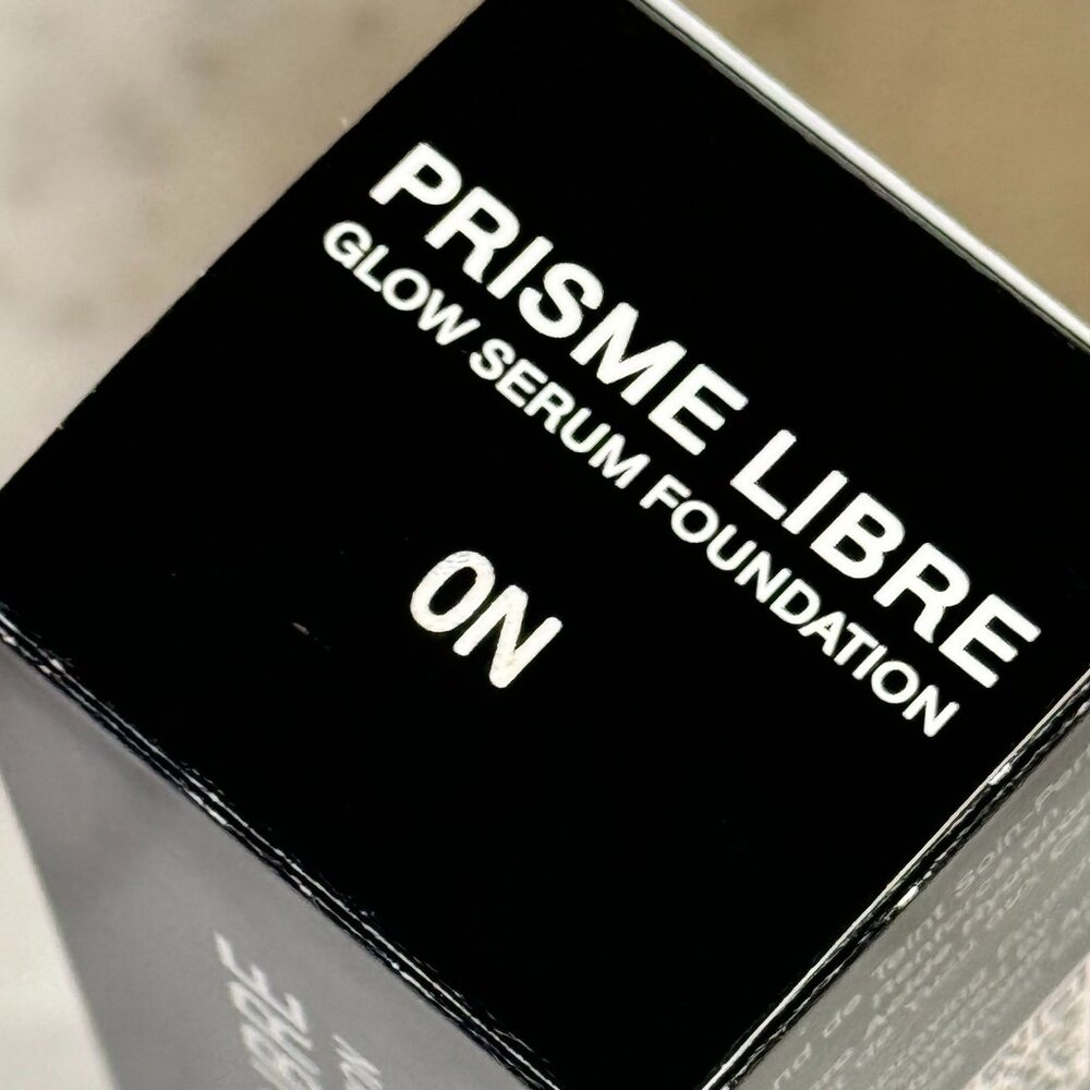 Givenchy Prisme Libre Glow Serum Blurring Foundation with Natural Finish | 0N - Picture 2 of 5